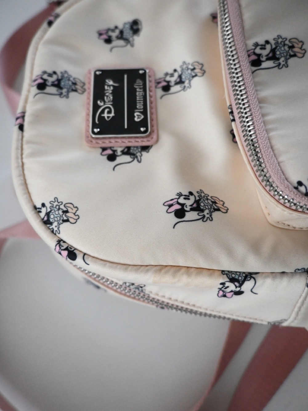 Disney Minnie Mouse Loungefly Mini Satin Backpack Bag - Picture 2 of 10